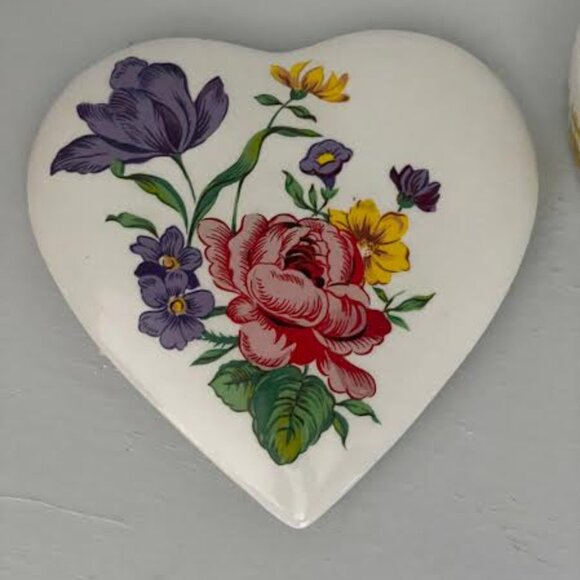 Vintage Perugina Heart Shaped Floral Ceramic Jewelry Box By La Castellana Italy - Picture 12 of 12